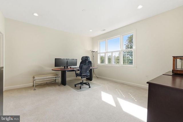 7818 CROWNHURST CT, Mclean, VA 22102