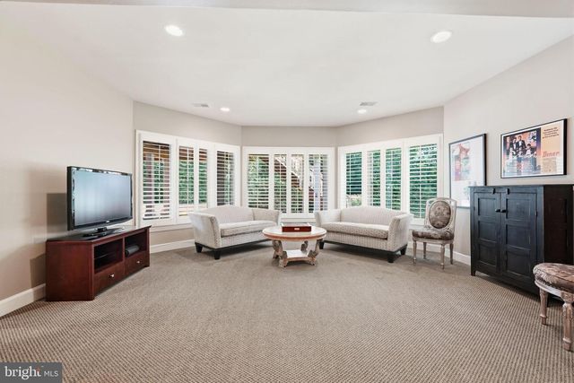 7818 CROWNHURST CT, Mclean, VA 22102
