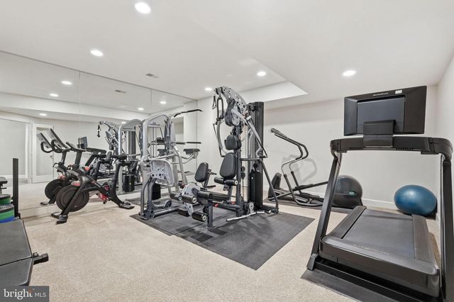 7818 CROWNHURST CT, Mclean, VA 22102