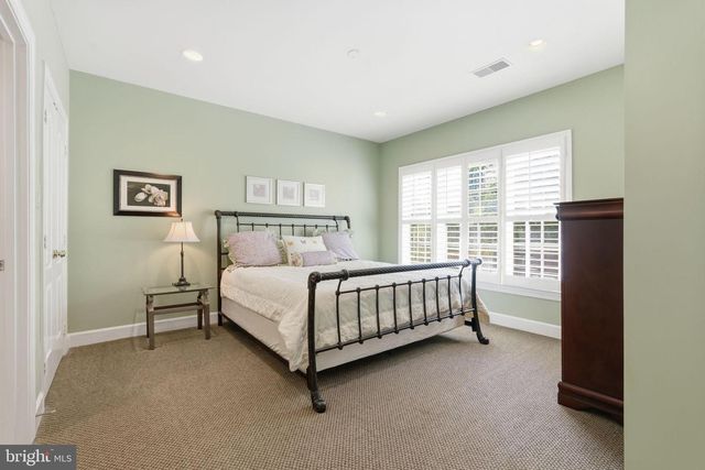 7818 CROWNHURST CT, Mclean, VA 22102