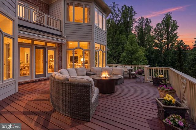 7818 CROWNHURST CT, Mclean, VA 22102