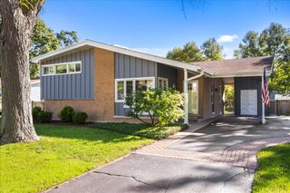 677 Timber Hill Road, Deerfield, IL 60015