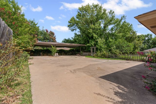 3717 Stoney Creek Road, Fort Worth, TX 76116