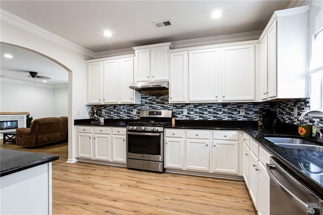 190 Cornerstone Circle, Woodstock, GA 30188