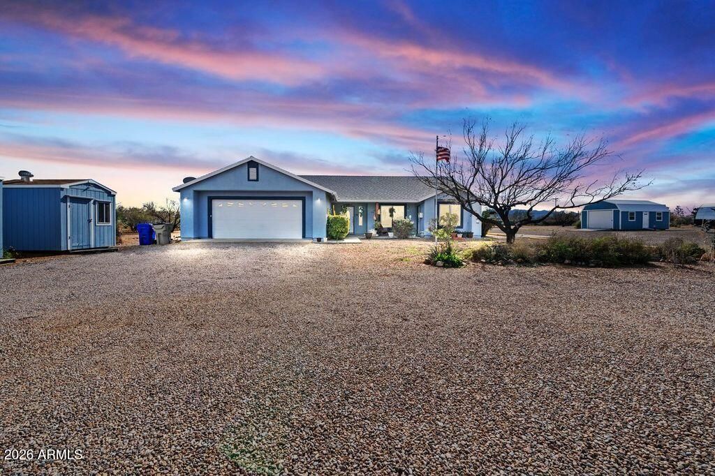 Image 2 of property listing at 460 E HIGHWAY 82 --, Huachuca City, AZ 85616