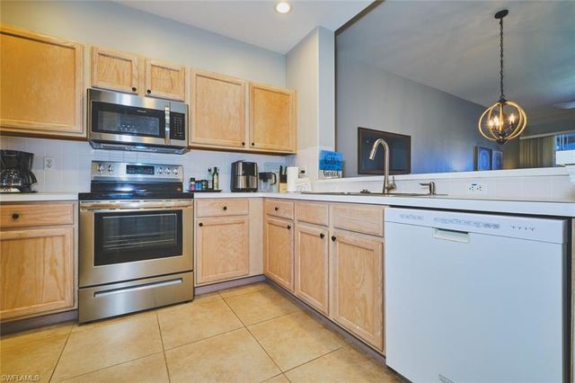 9100 Southmont CV 302, Fort Myers, FL 33908