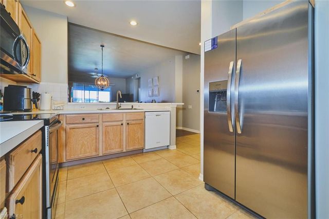 9100 Southmont CV 302, Fort Myers, FL 33908