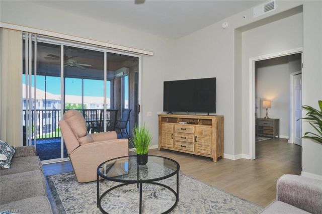 9100 Southmont CV 302, Fort Myers, FL 33908