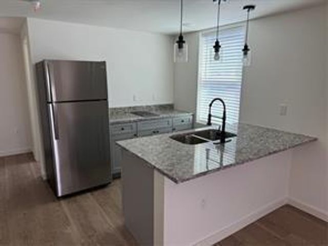 905 74th Street 8, Houston, TX 77011