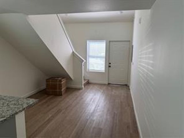 905 74th Street 8, Houston, TX 77011