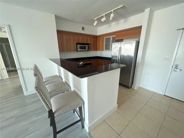 325 S Biscayne Blvd 2415, Miami, FL 33131