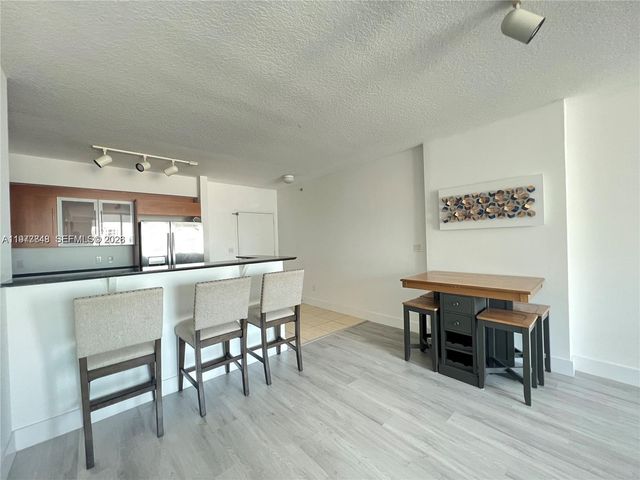 325 S Biscayne Blvd 2415, Miami, FL 33131