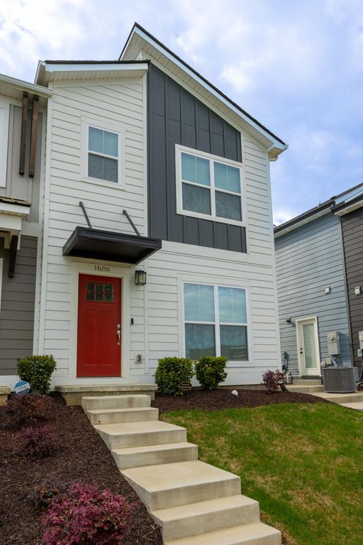 1686 S Watkins Street, Chattanooga, TN 37404