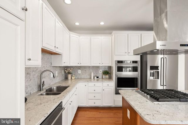 25488 CROSSFIELD DR, Chantilly, VA 20152