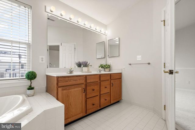 25488 CROSSFIELD DR, Chantilly, VA 20152