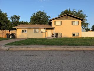 2400 Piccadilly Circle, Moore, OK 73160