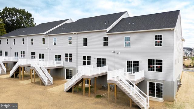 2450 SPRING WATER CIR, Lancaster, PA 17601
