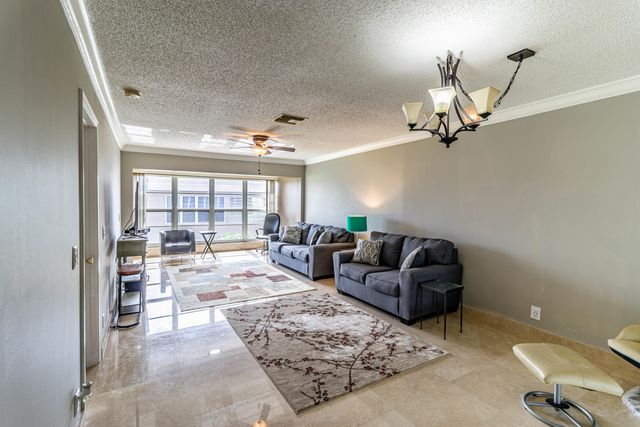 2460 Juniper Drive 201, Delray Beach, FL 33445