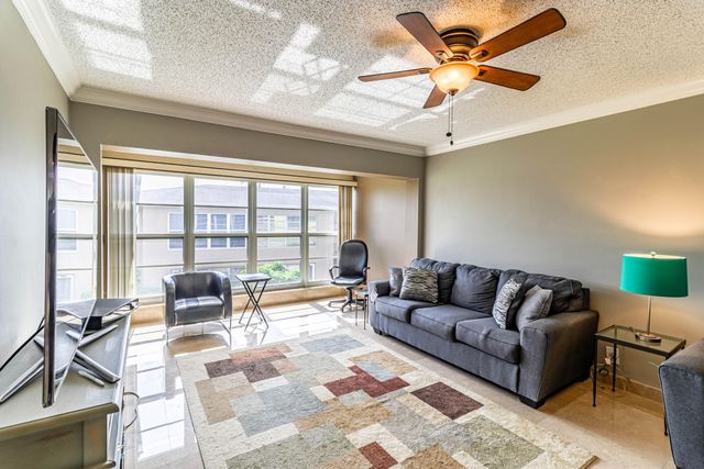 2460 Juniper Drive 201, Delray Beach, FL 33445