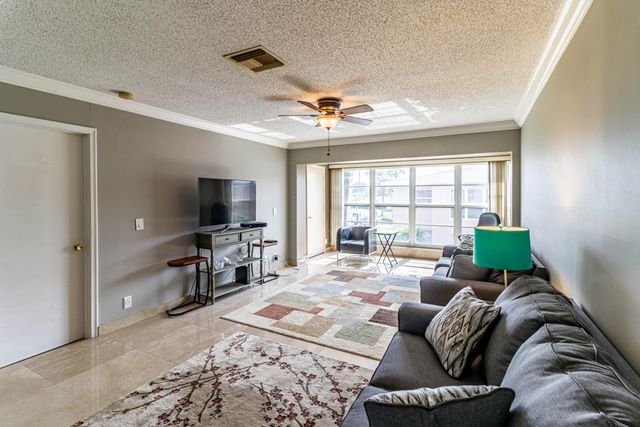 2460 Juniper Drive 201, Delray Beach, FL 33445