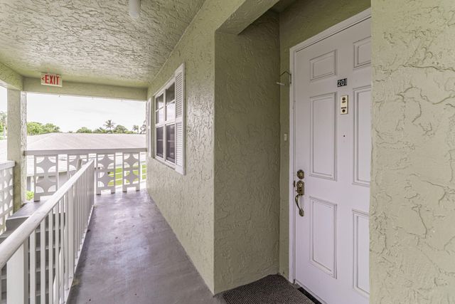 2460 Juniper Drive 201, Delray Beach, FL 33445