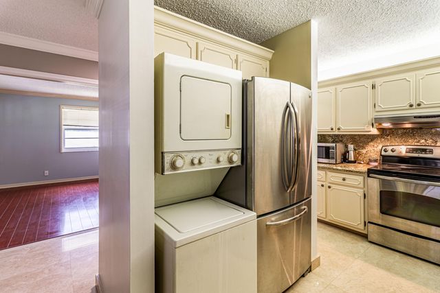 2460 Juniper Drive 201, Delray Beach, FL 33445