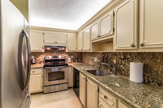 2460 Juniper Drive 201, Delray Beach, FL 33445