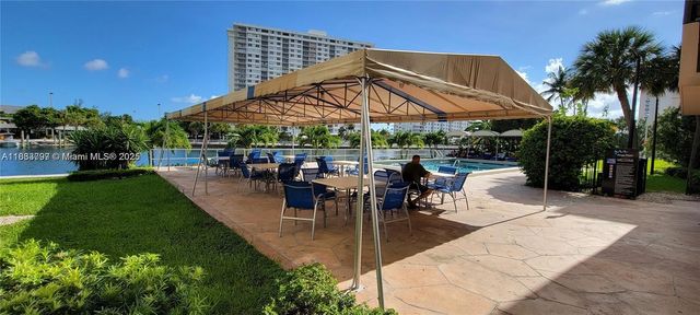 220 Kings Point Dr 111, Sunny Isles Beach, FL 33160