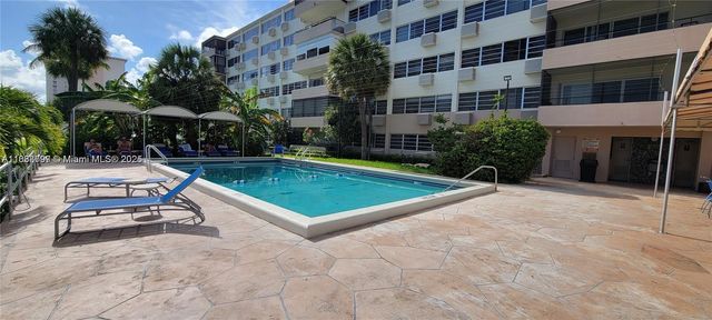 220 Kings Point Dr 111, Sunny Isles Beach, FL 33160