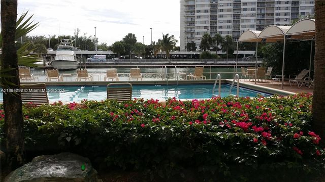 220 Kings Point Dr 111, Sunny Isles Beach, FL 33160