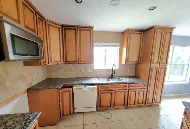 15502 Richford Drive, Friendswood, TX 77546