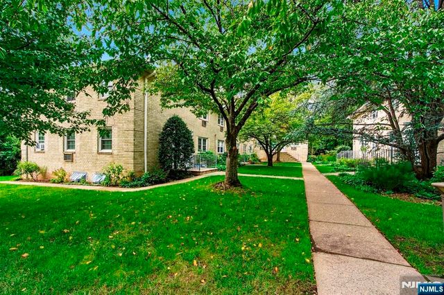 470 Valley Road C009A, Montclair, NJ 07043