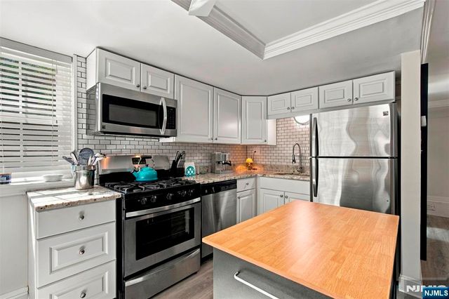470 Valley Road C009A, Montclair, NJ 07043