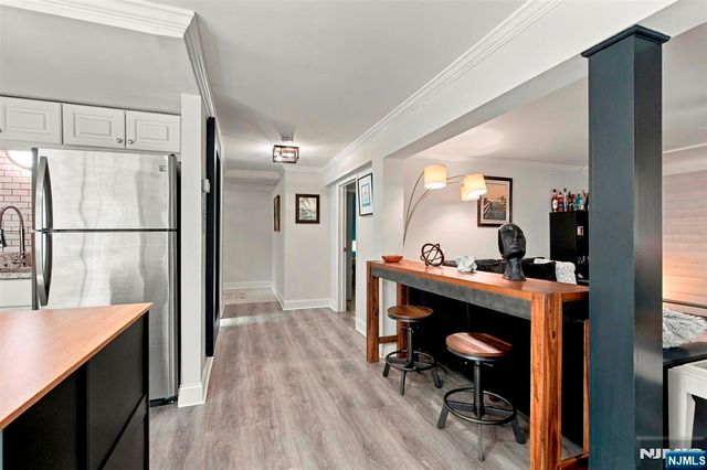 470 Valley Road C009A, Montclair, NJ 07043