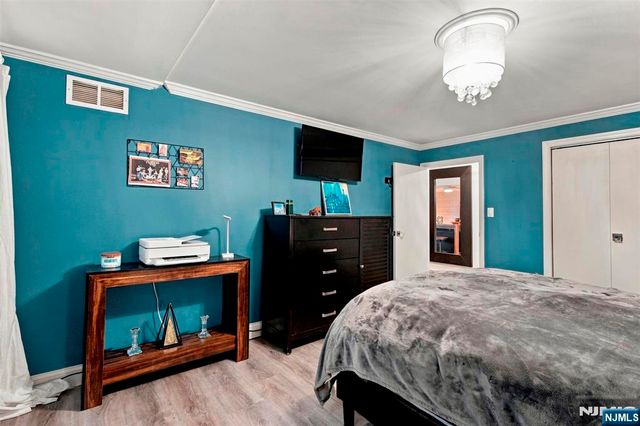 470 Valley Road C009A, Montclair, NJ 07043