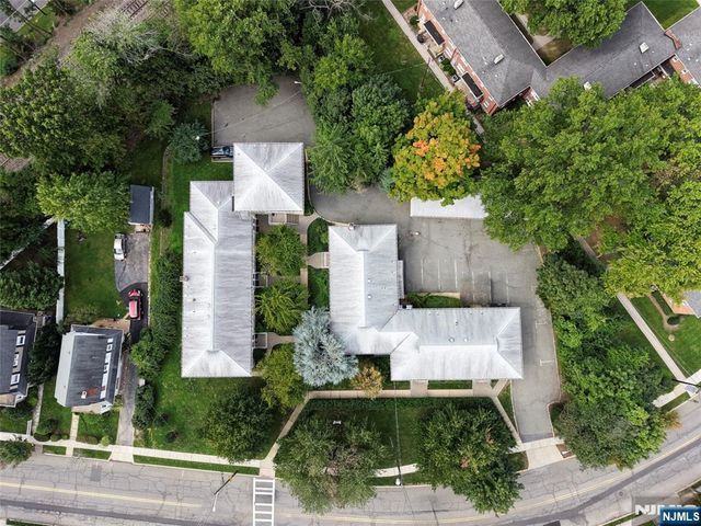 470 Valley Road C009A, Montclair, NJ 07043