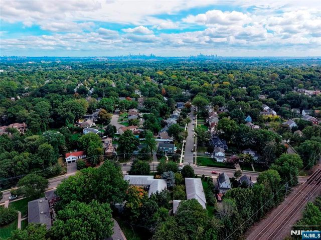 470 Valley Road C009A, Montclair, NJ 07043