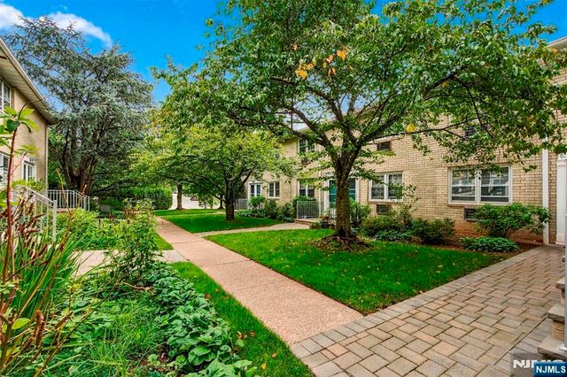 470 Valley Road C009A, Montclair, NJ 07043