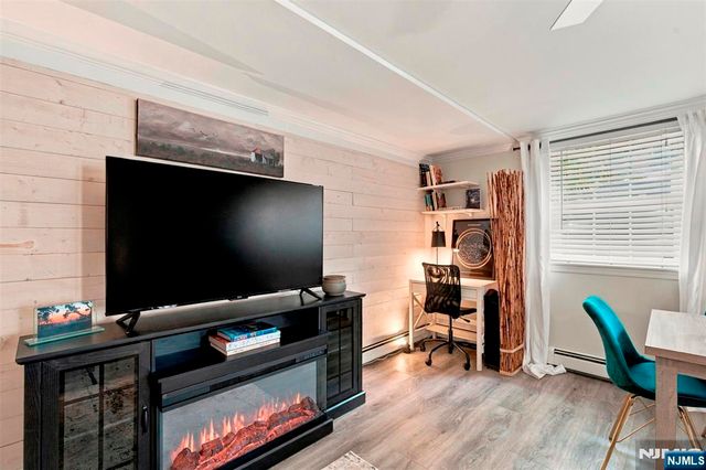 470 Valley Road C009A, Montclair, NJ 07043