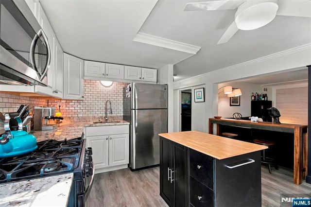 470 Valley Road C009A, Montclair, NJ 07043