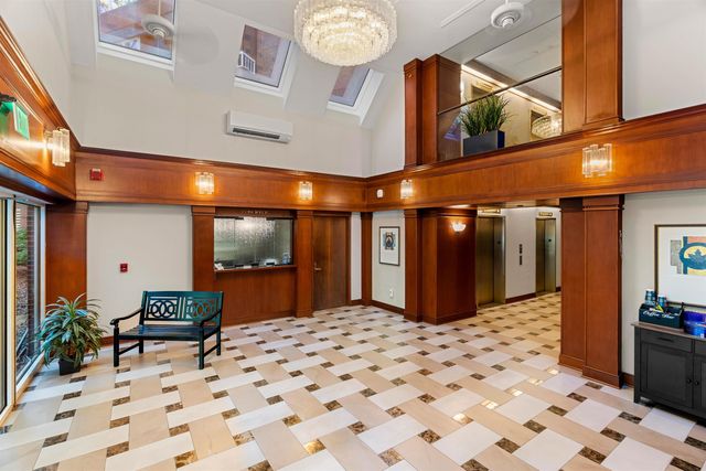 300 River Rd Apt 508 608, Manchester, NH 03104