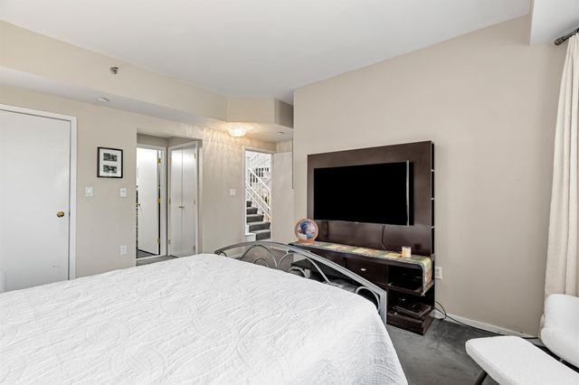 300 River Rd Apt 508 608, Manchester, NH 03104