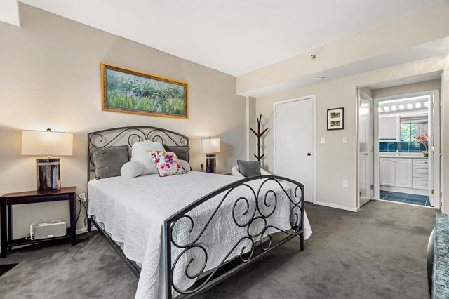 300 River Rd Apt 508 608, Manchester, NH 03104