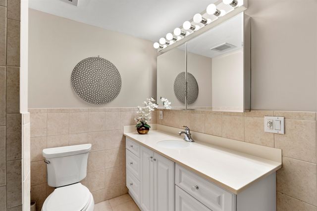 300 River Rd Apt 508 608, Manchester, NH 03104