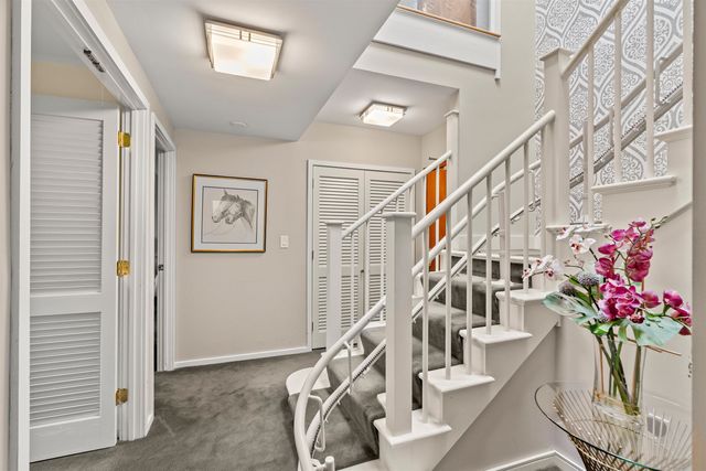 300 River Rd Apt 508 608, Manchester, NH 03104
