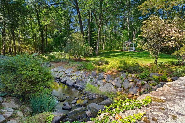 300 River Rd Apt 508 608, Manchester, NH 03104