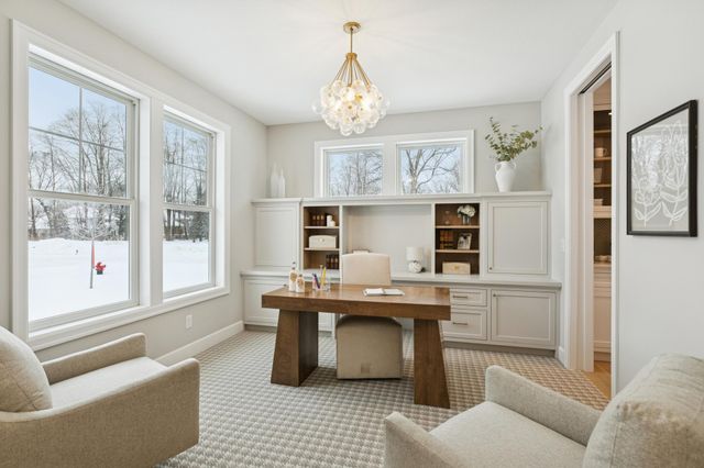 3961 White Oak Lane, Chanhassen, MN 55331