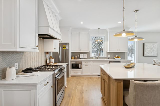 3961 White Oak Lane, Chanhassen, MN 55331