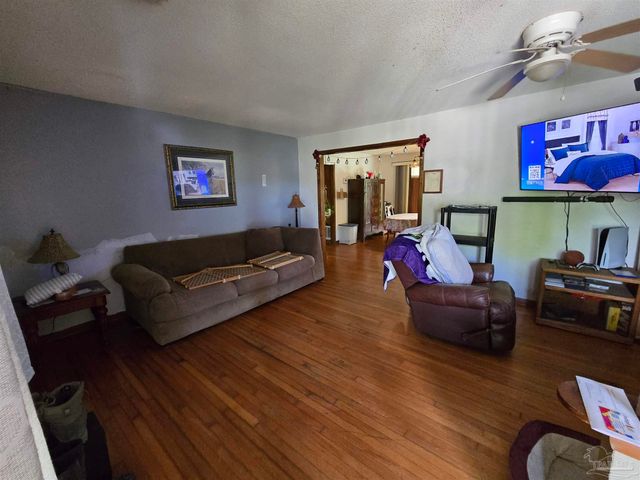 1210 Suburban Dr, Pensacola, FL 32505