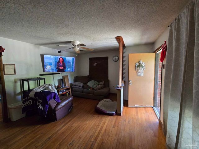 1210 Suburban Dr, Pensacola, FL 32505